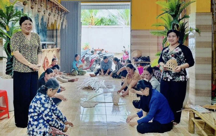 Nỗ lực để làng nghề mây tre đan vươn xa