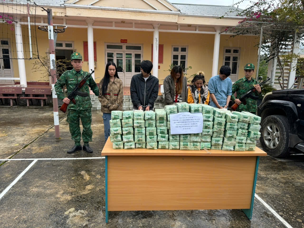 Triệt phá đường dây vận chuyển trái phép 70 kg ma túy qua biên giới