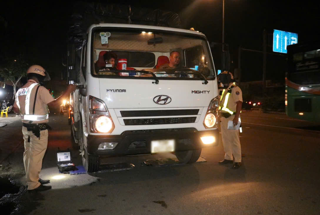 TP Hồ Chí Minh lập biên bản xử lý 1 617 trường hợp vi phạm chở hàng quá tải, quá khổ