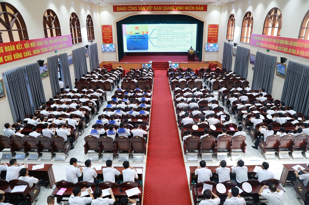 Vùng 4 Hải quân đẩy mạnh tuyên truyền, phổ biến, giáo dục pháp luật