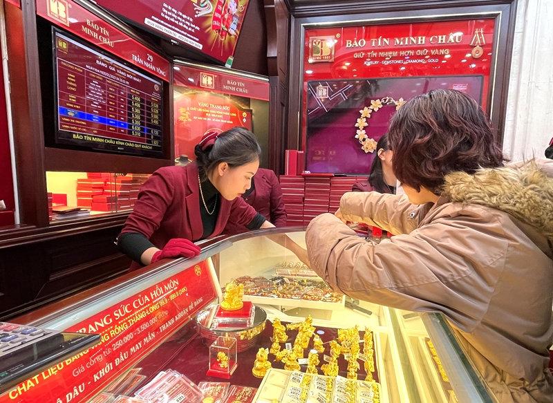 Bước đi nào cho nhà đầu tư trong biến động giá vàng