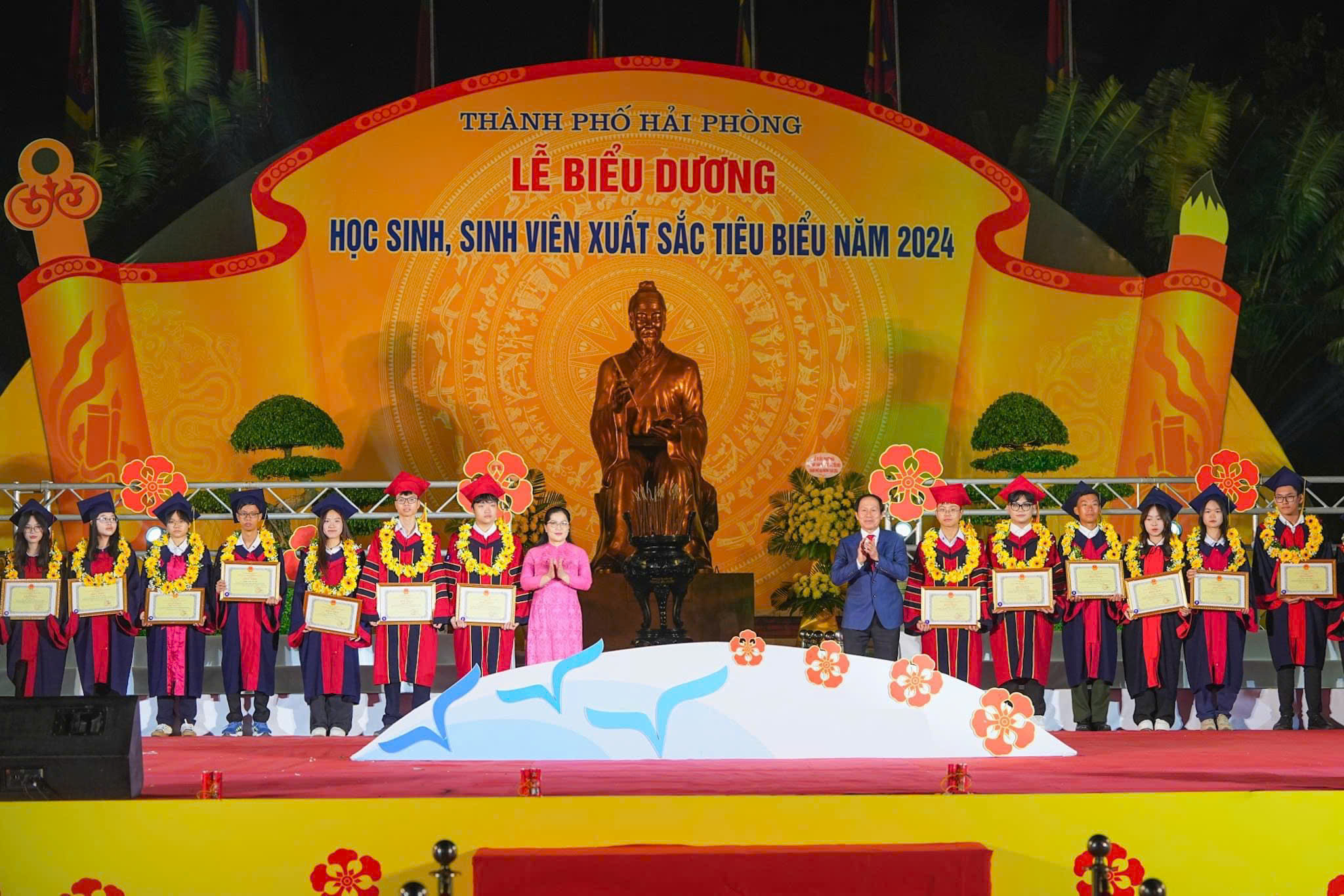 Hải Phòng Biểu dương các học sinh, sinh viên xuất sắc tiêu biểu năm 2024