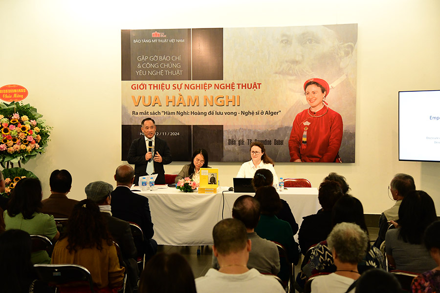 Tiếp nhận bức tranh Những sườn đồi ở Deli Ibrahim của vua Hàm Nghi