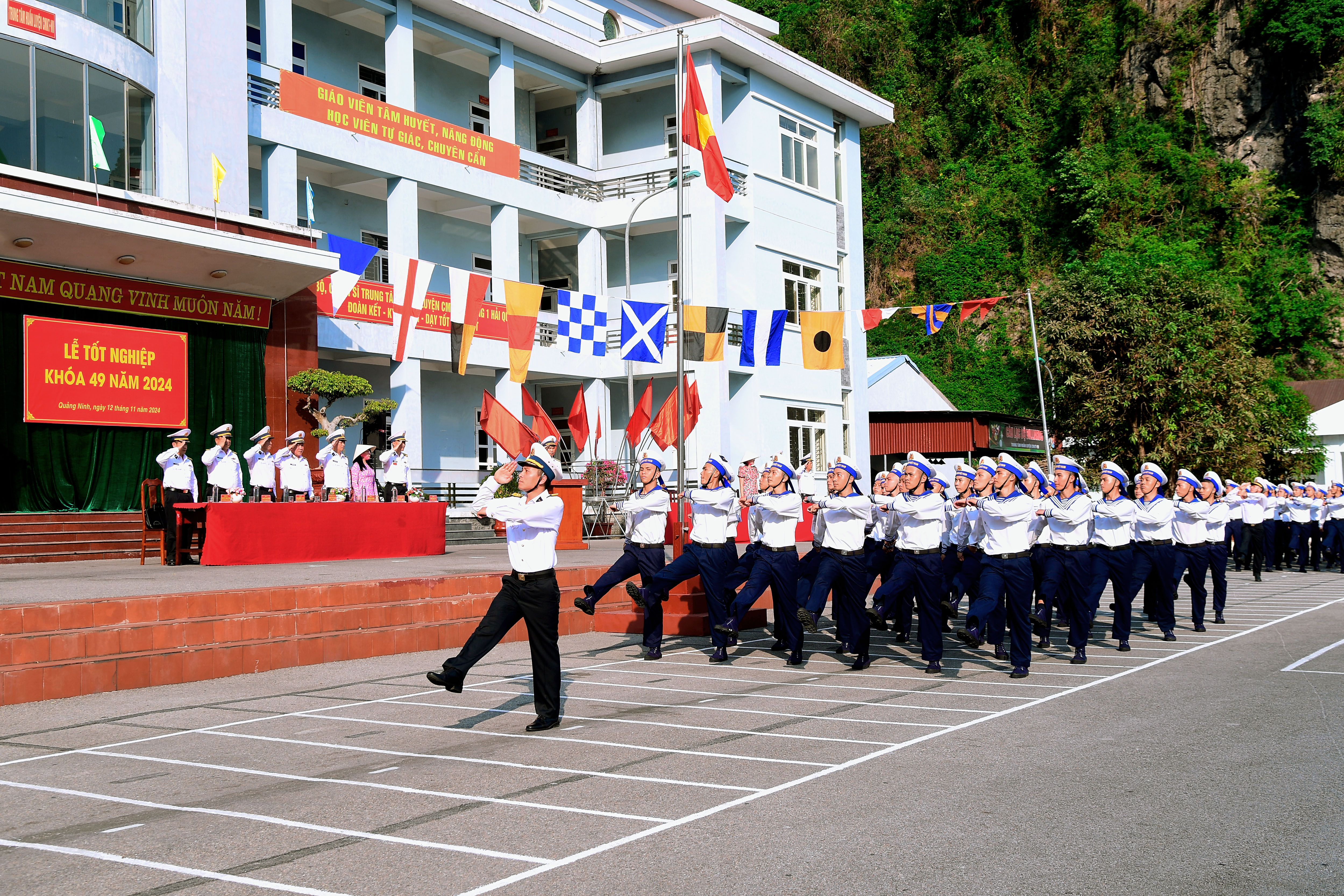 Vùng 1 Hải quân Tổ chức Lễ tốt nghiệp Khóa 49 các lớp chuyên môn kỹ thuật