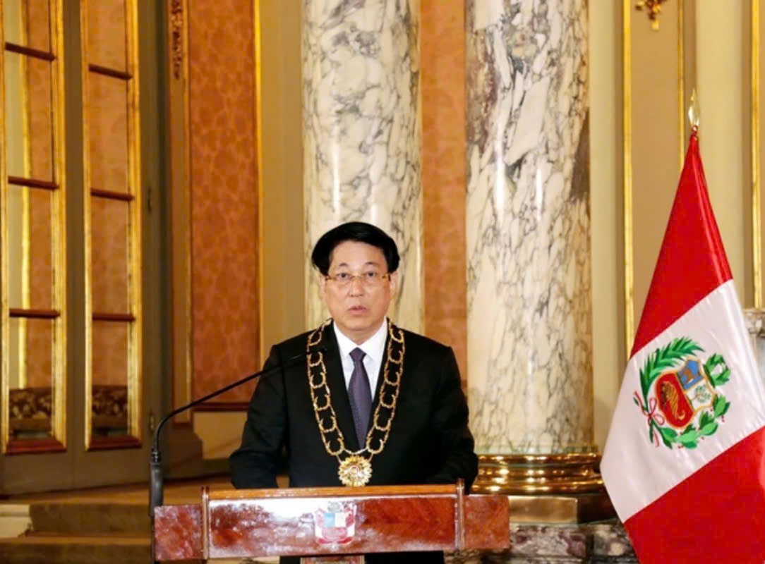 Peru trao Huân chương “Mặt trời Peru” cấp Đại Thập tự cho Chủ tịch nước Lương Cường