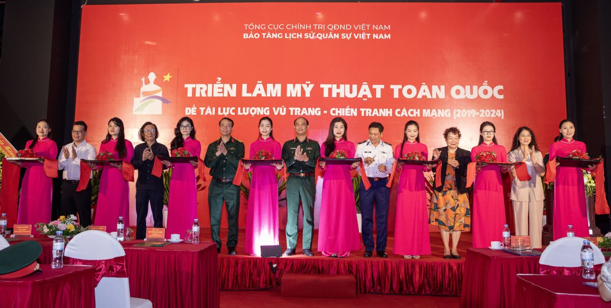 Khai mạc Triển lãm mỹ thuật toàn quốc về lực lượng vũ trang