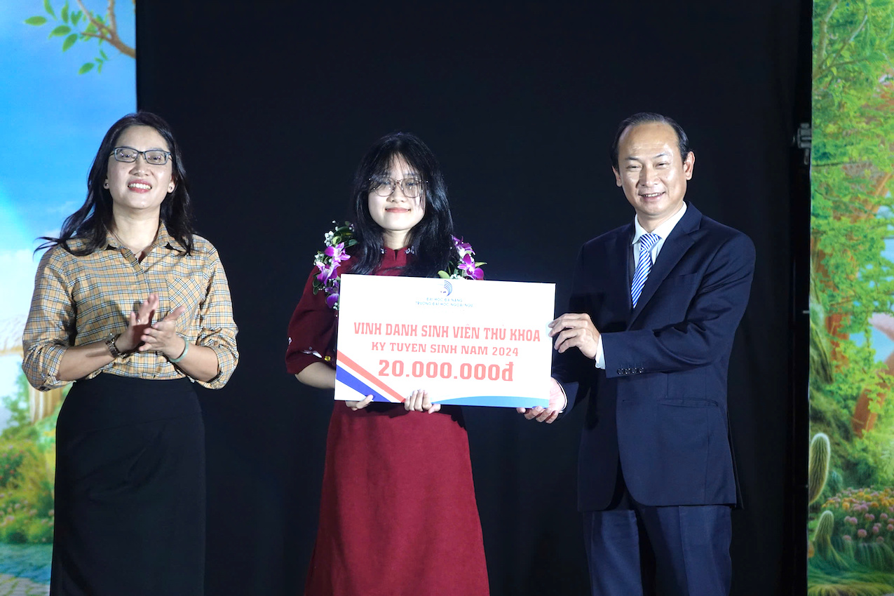 Đà Nẵng Vinh danh thủ khoa và nâng bước tân sinh viên năm 2024