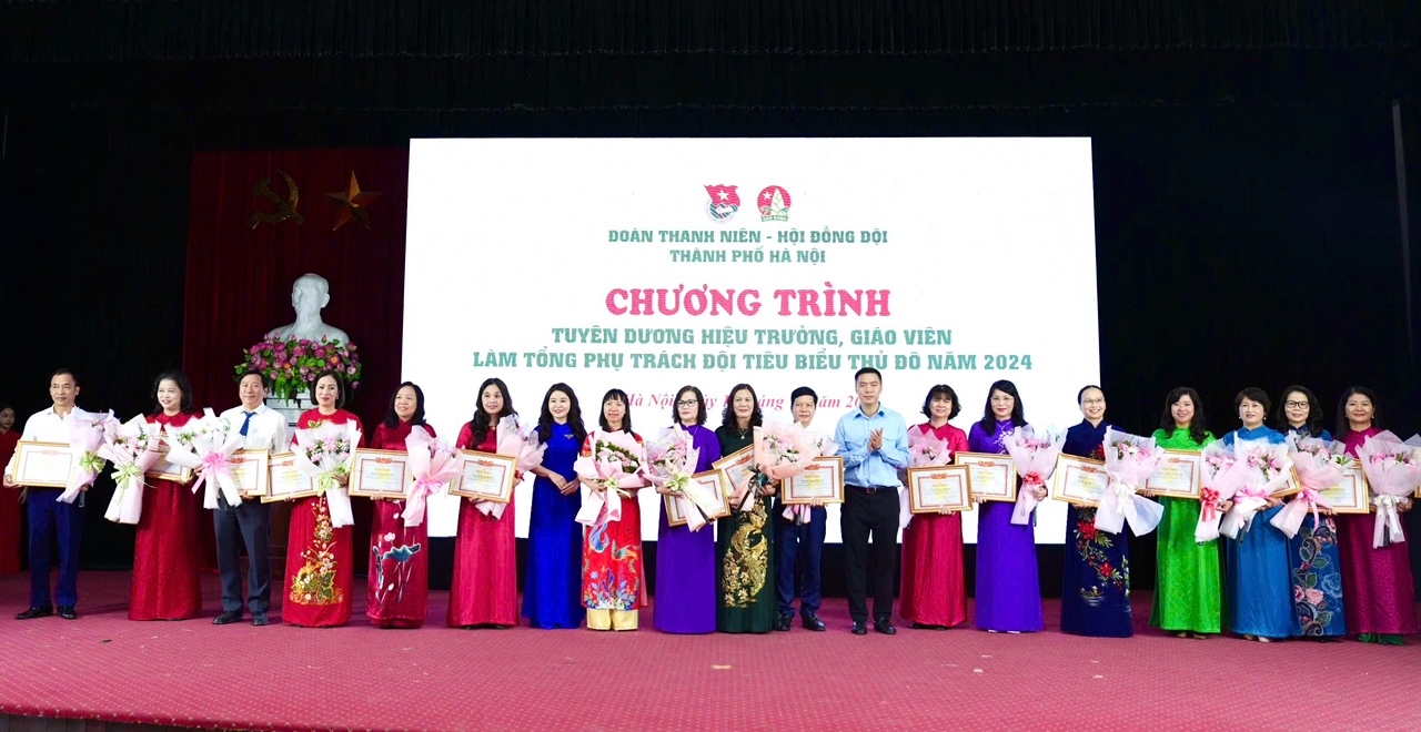 Hà Nội tuyên dương hiệu trưởng có nhiều đóng góp cho công tác Đội, giáo viên làm tổng phụ trách Đội tiêu biểu