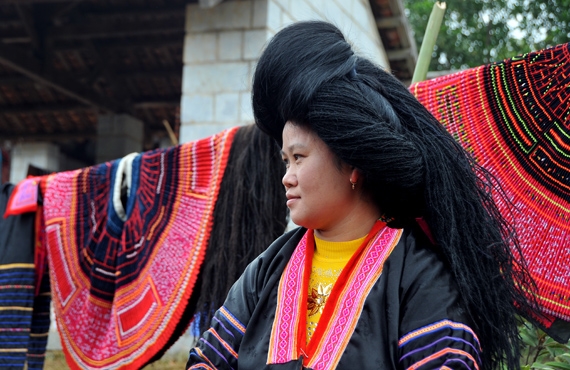 Mái tóc Mông Hoa Dấu ấn văn hóa và tình mẫu tử