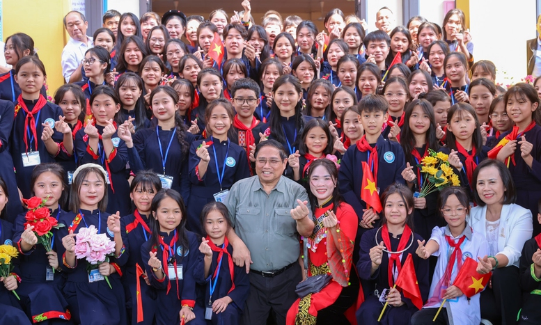 Thủ tướng dự Ngày hội Đại đoàn kết tại tỉnh Lạng Sơn