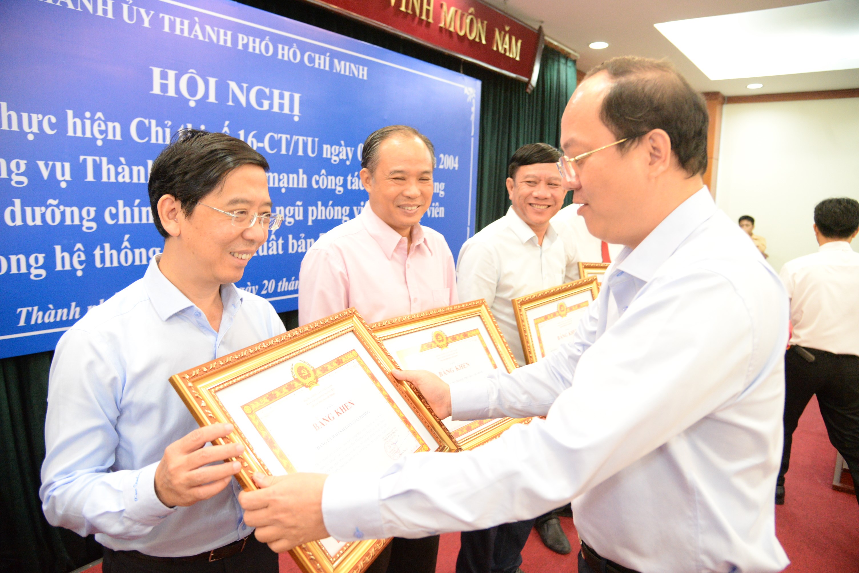 TP Hồ Chí Minh Nâng cao bản lĩnh chính trị, đạo đức nghề nghiệp cho phóng viên, biên tập viên