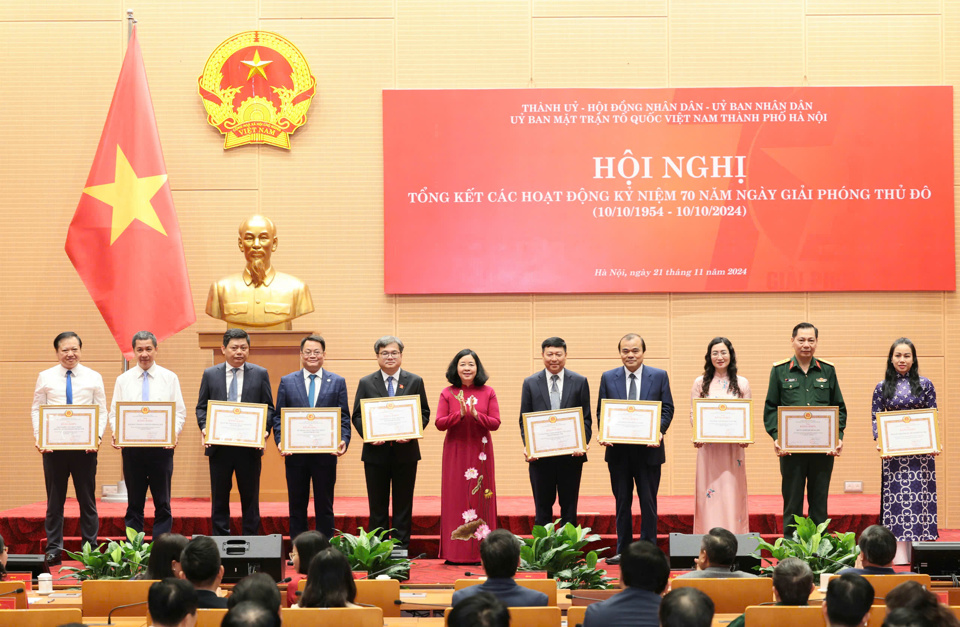Hà Nội Khen thưởng nhiều tập thể, cá nhân có thành tích trong các hoạt động kỷ niệm 70 năm Ngày Giải phóng Thủ đô