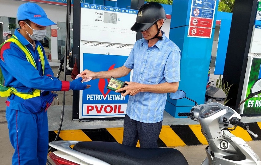 Giá xăng dầu đồng loạt giảm