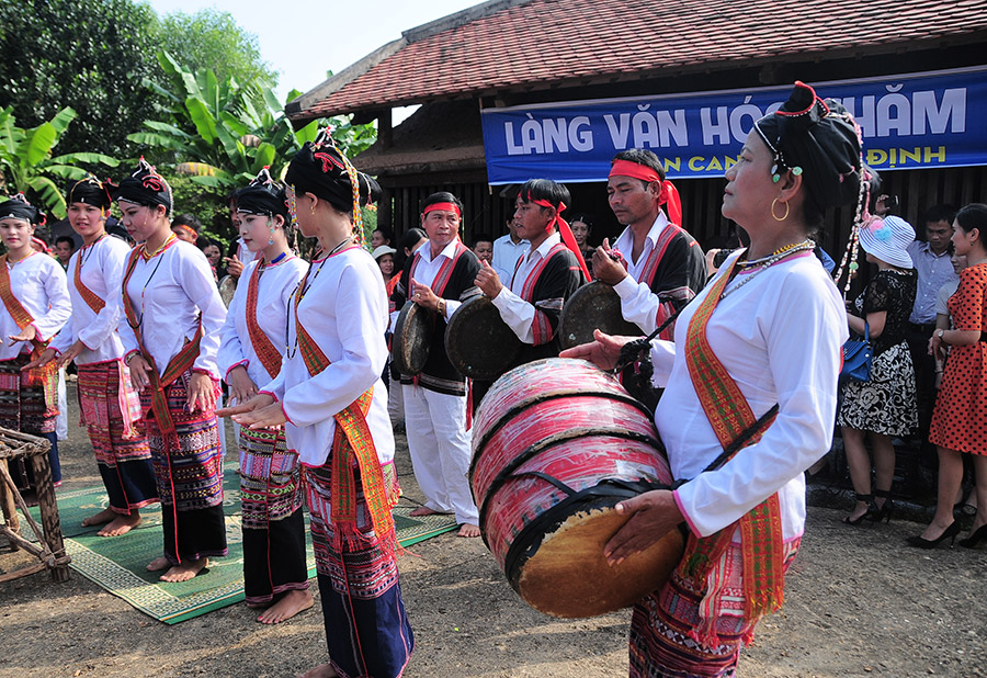 Giai điệu đất trời trong nhịp trống đôi của người Chăm H’roi