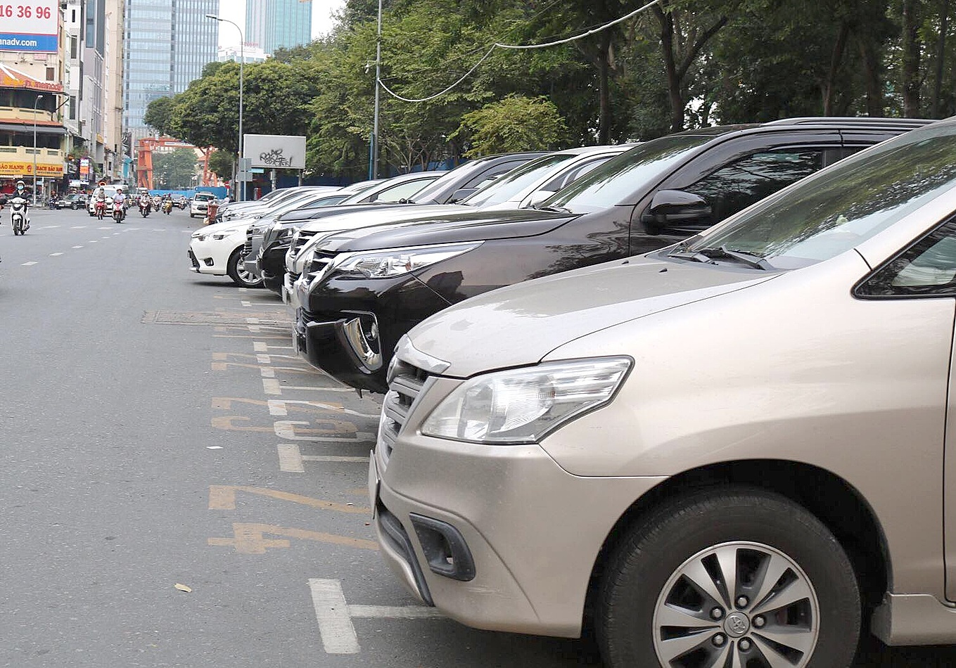 TP Hồ Chí Minh thí điểm thu phí đỗ ôtô dưới lòng đường bằng công nghệ mới