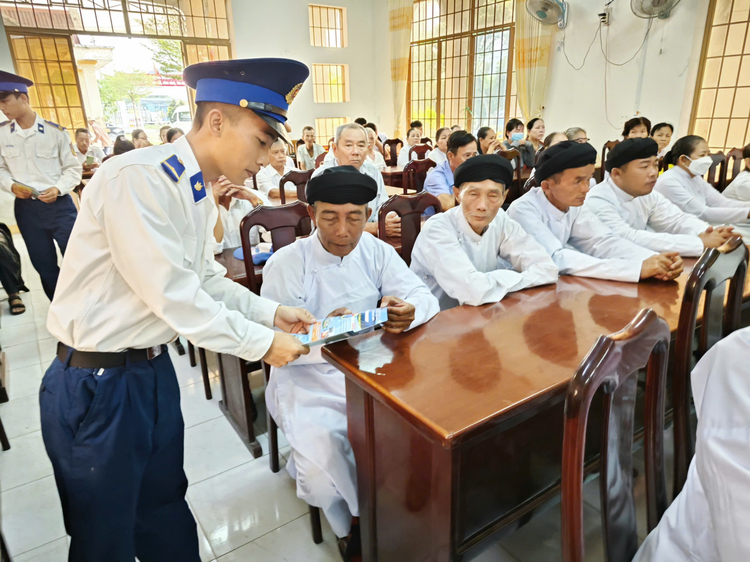 Cảnh sát biển với đồng bào dân tộc, tôn giáo