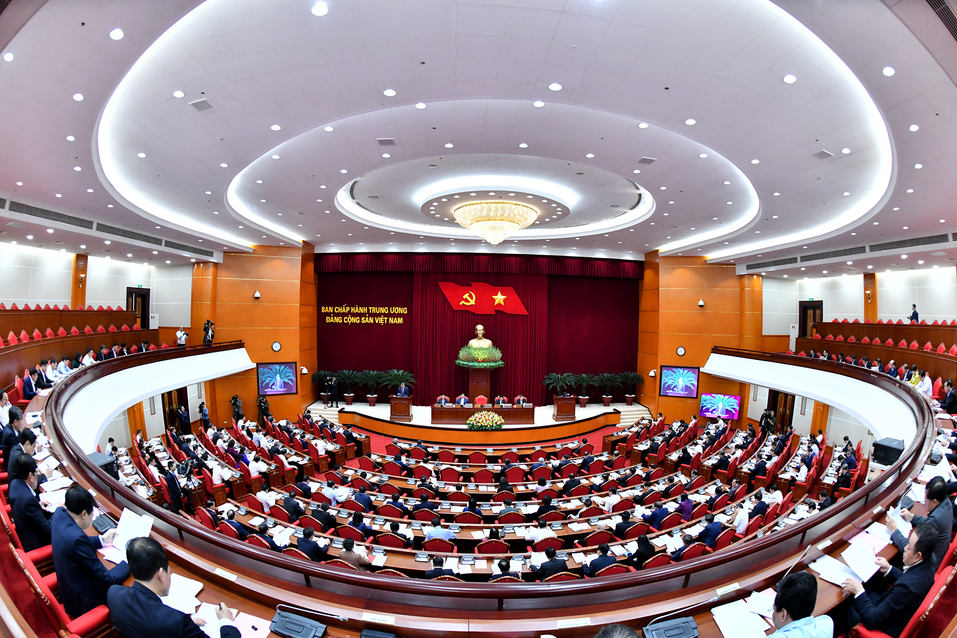 Khai mạc Hội nghị Ban Chấp hành Trung ương khóa XIII