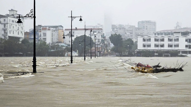 Chủ động ứng phó, khắc phục nhanh hậu quả mưa lũ ở Trung Bộ