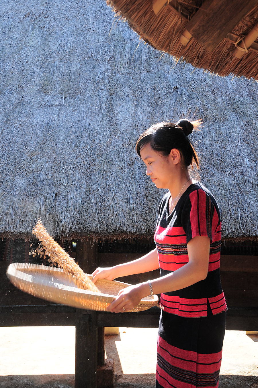 Giọt sương mai, hạt gạo trắng và vẻ đẹp cô gái Tà Ôi