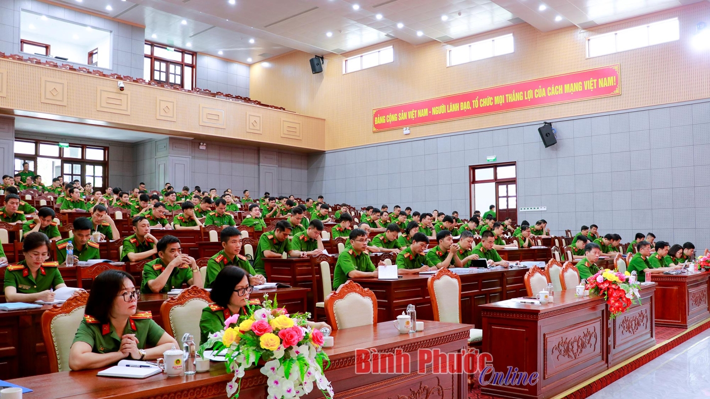 Nâng cao trình độ chuyên môn, nghiệp vụ, pháp luật cho lãnh đạo, chỉ huy, cán bộ, chiến sĩ thi hành án hình sự