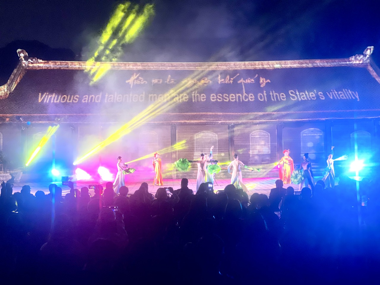 “Sử đá lưu danh”