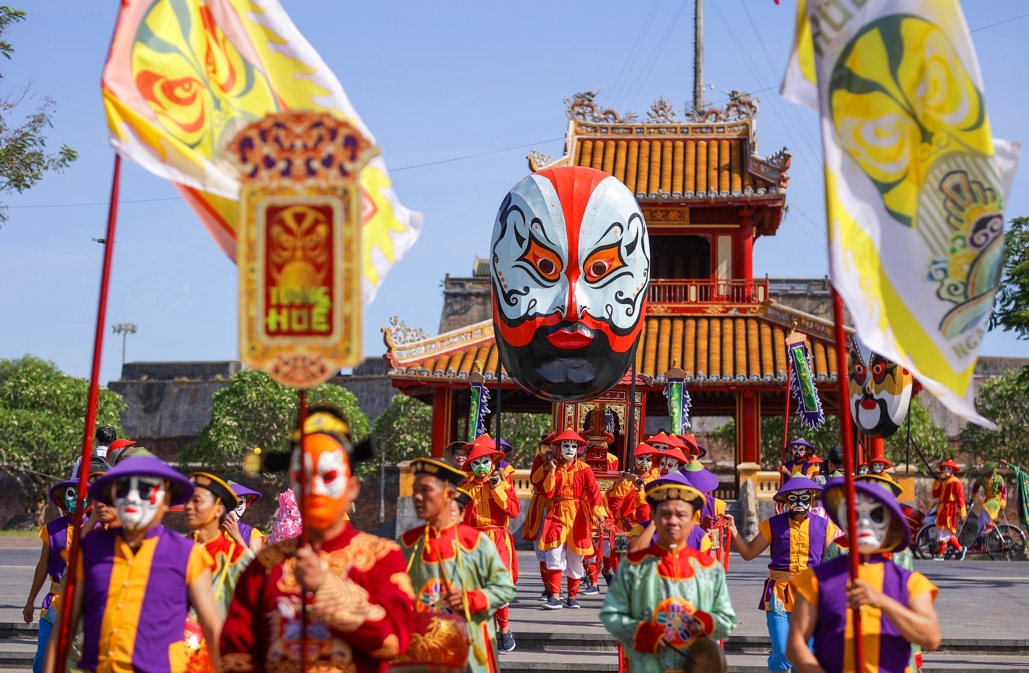 Tuồng Huế “bước ra phố” Di sản hòa nhịp cùng Lễ hội