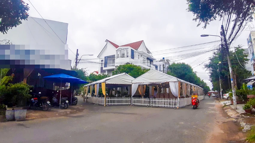 Tổ chức sự kiện ở vỉa hè, lòng đường Cân nhắc giữa lợi và hại