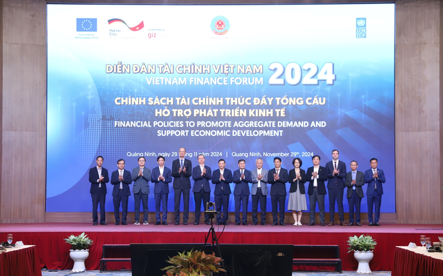 Chính sách tài chính thúc đẩy tổng cầu và phát triển bền vững