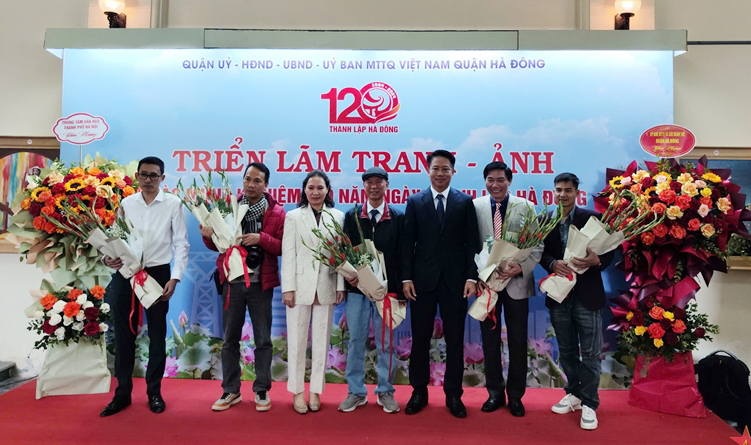 Khai mạc Triển lãm tranh - ảnh chào mừng kỷ niệm 120 năm thành lập Hà Đông