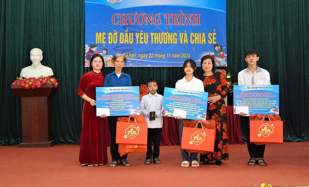 Tấm lòng “Mẹ đỡ đầu” trong cộng đồng phụ nữ Việt Nam tại châu Âu