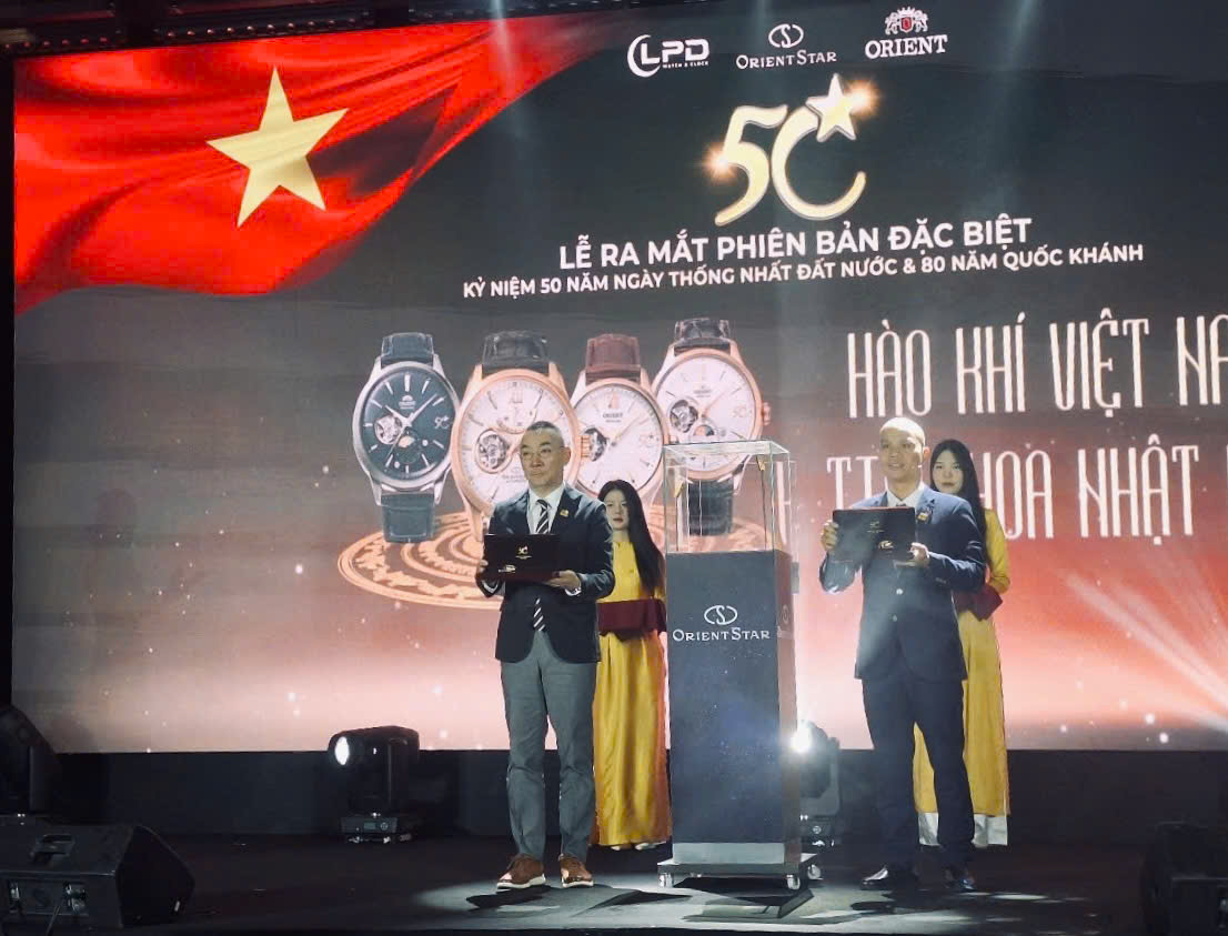 Biểu tượng Việt Nam và Hoàng Sa, Trường Sa xuất hiện trên đồng hồ Orient