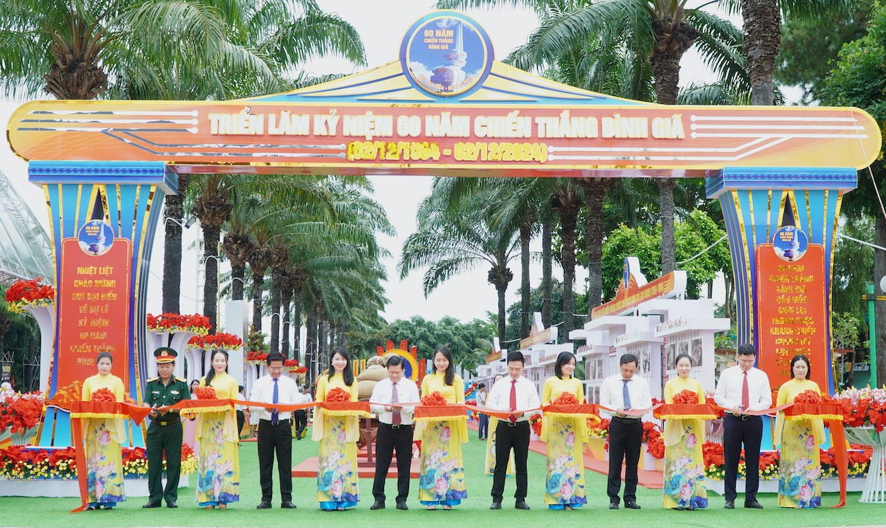 Khai mạc triển lãm hình ảnh, hiện vật chào mừng kỷ niệm 60 năm Chiến thắng Bình Giã