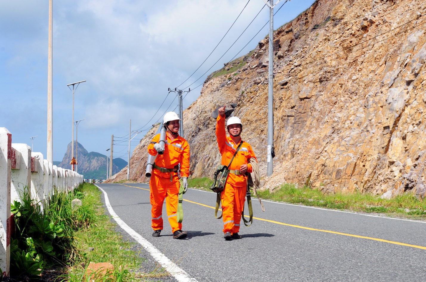 EVNSPC ứng trực, sửa chữa điện 24 24 giờ trong các dịp lễ, Tết