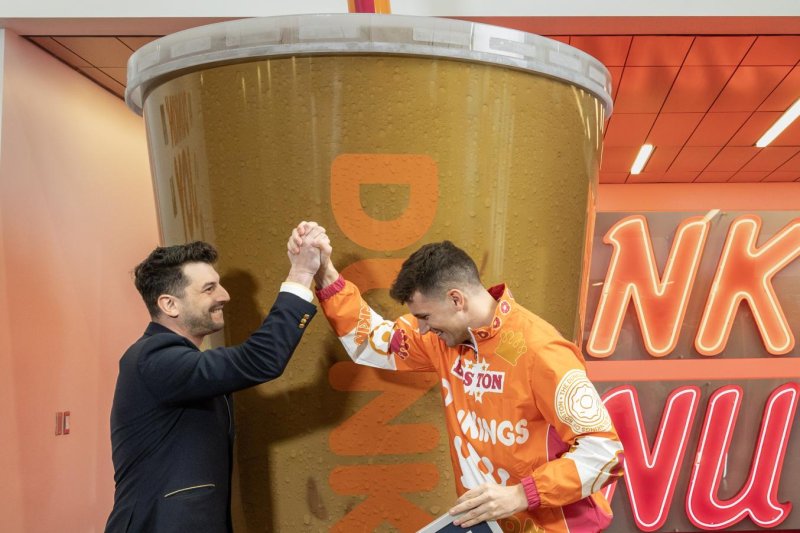 Cốc cà phê latte đá lớn nhất thế giới