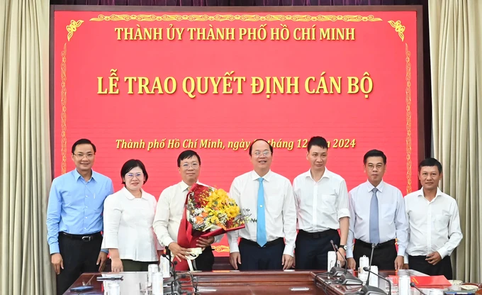 TP Hồ Chí Minh công bố và trao các quyết định về công tác cán bộ