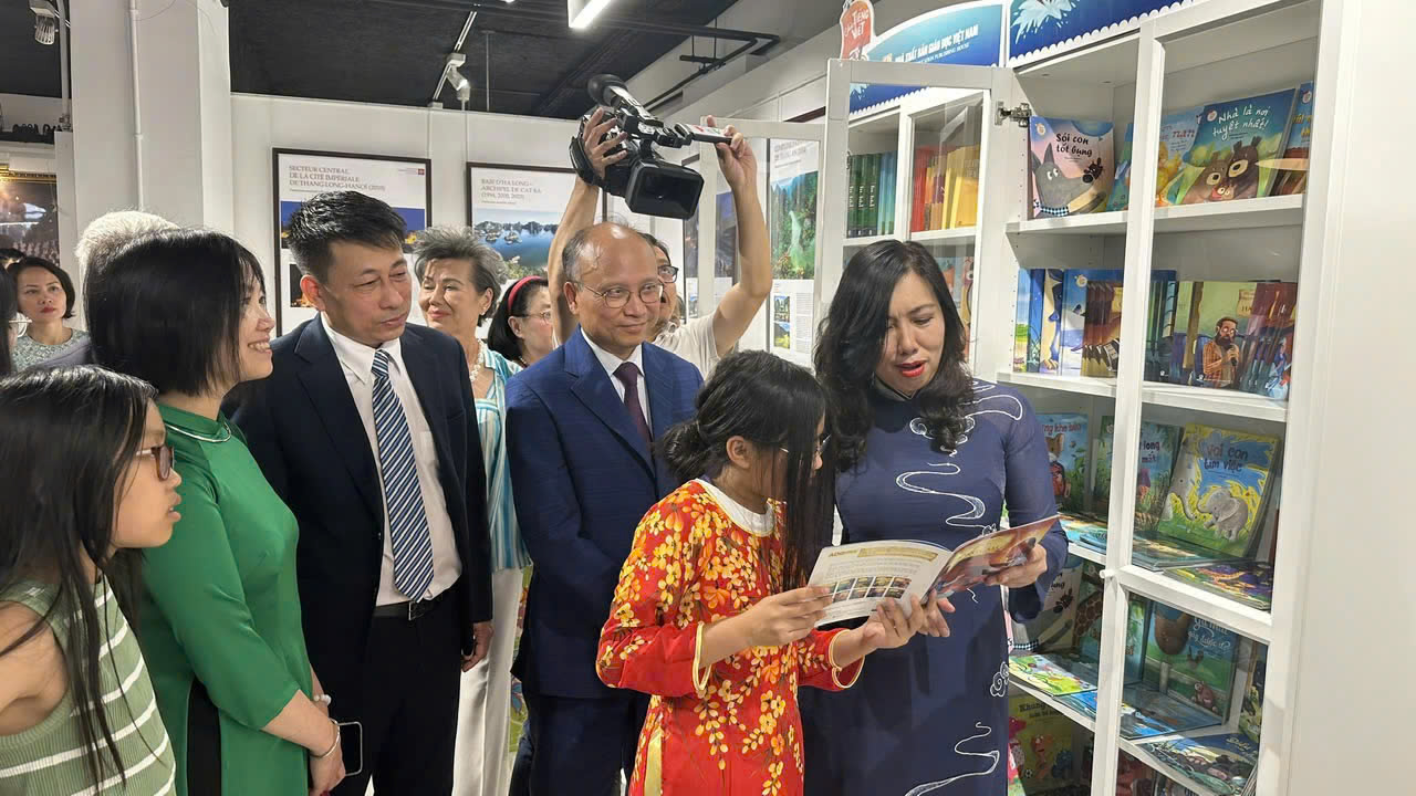 Sáng kiến Tủ sách Tiếng Việt đoạt giải Nhì Giải thưởng toàn quốc về thông tin đối ngoại