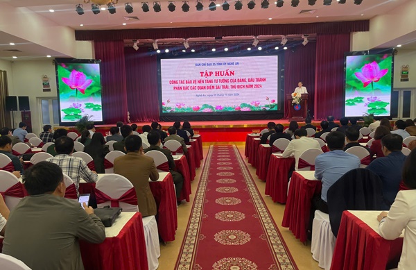 Tăng cường đấu tranh phản bác các quan điểm sai trái, thù địch trên không gian mạng