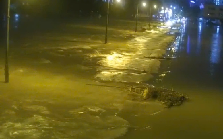 Chủ động ứng phó lũ trên sông Hương sẽ đạt đỉnh trong đêm 25 11