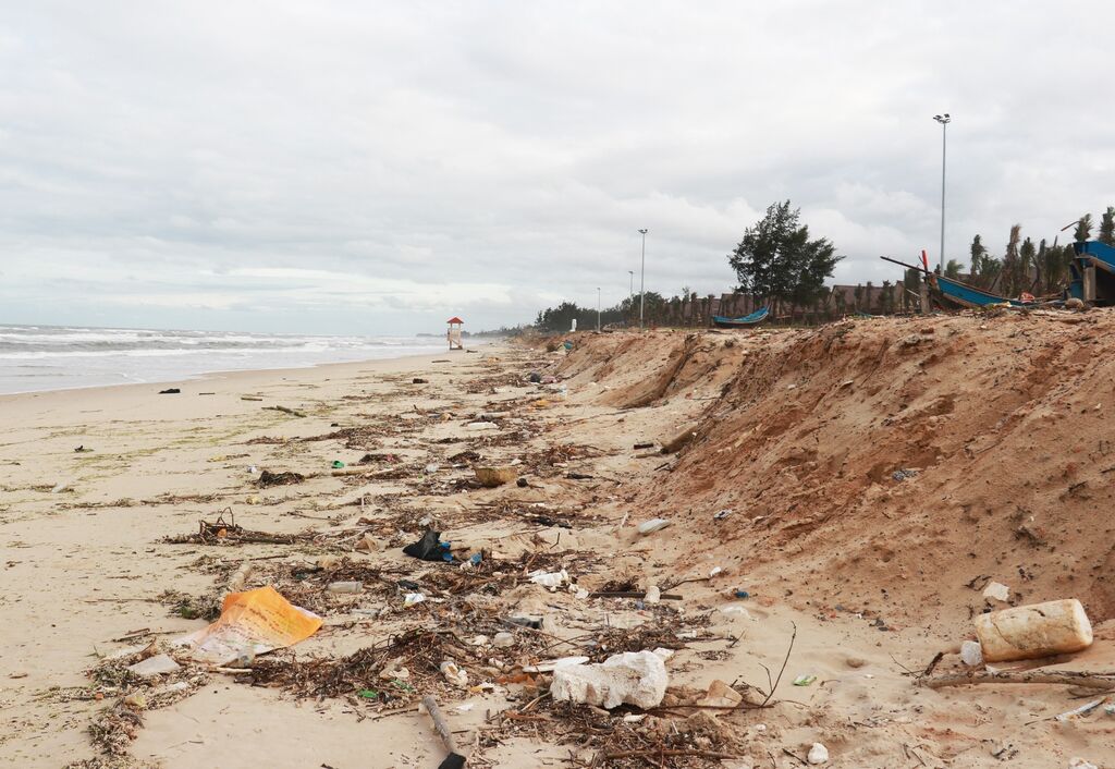 Quảng Trị Khắc phục sạt lở bờ sông, bờ biển mang tính tạm thời do thiếu nguồn lực