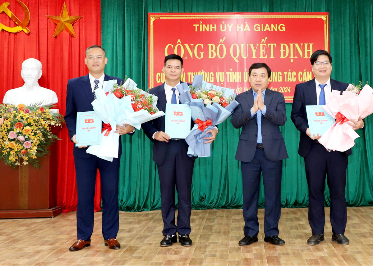 Hà Giang Công bố các quyết định về công tác cán bộ