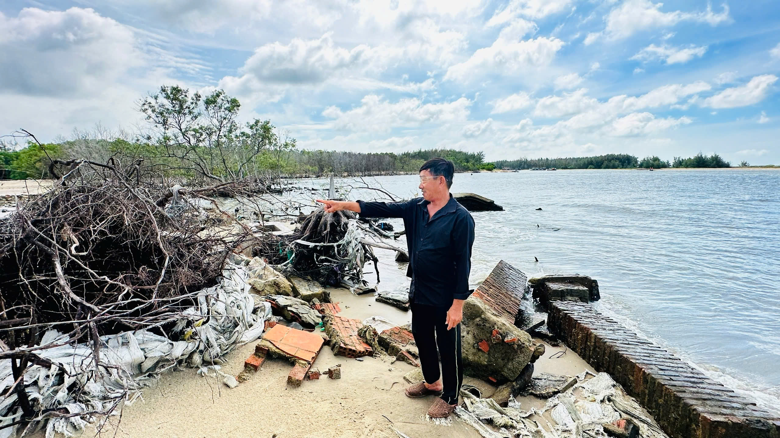 Bà Rịa - Vũng Tàu Xót xa khi biển “nuốt” đất liền