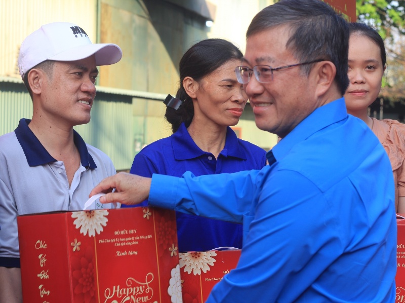 Công đoàn Cao su Việt Nam Nhiều giải pháp giới thiệu đoàn viên ưu tú cho Đảng xem xét, kết nạp