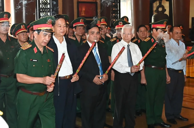 Quân ủy Trung ương, Bộ Quốc phòng dâng hương, dâng hoa tại Đền tưởng niệm Liệt sĩ Bến Dược