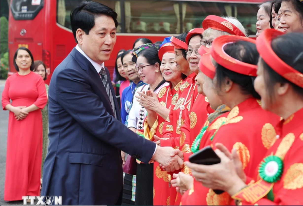 Phụ nữ Việt Nam tiếp tục làm rạng danh đất Việt