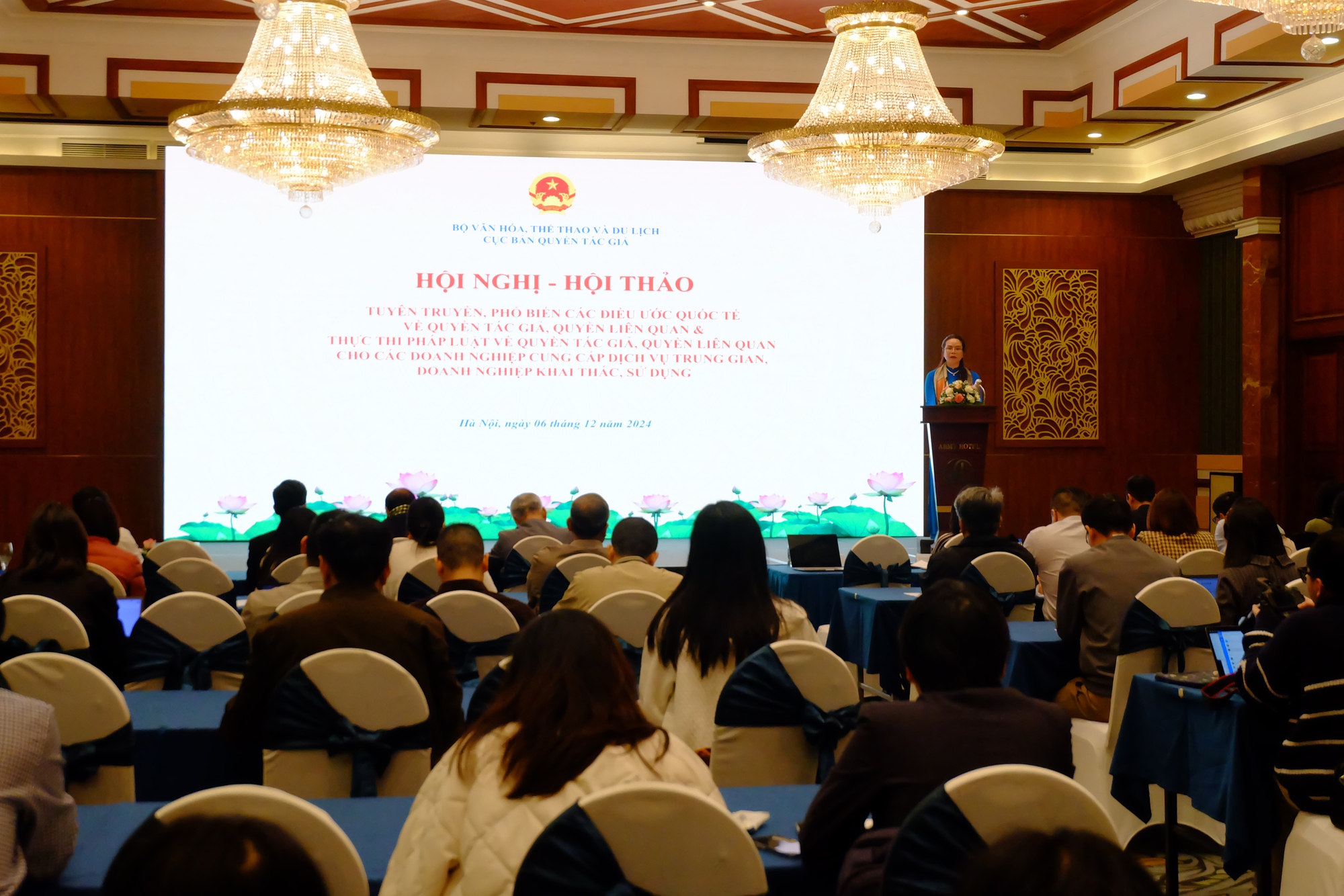 Thực thi bản quyền trên không gian mạng