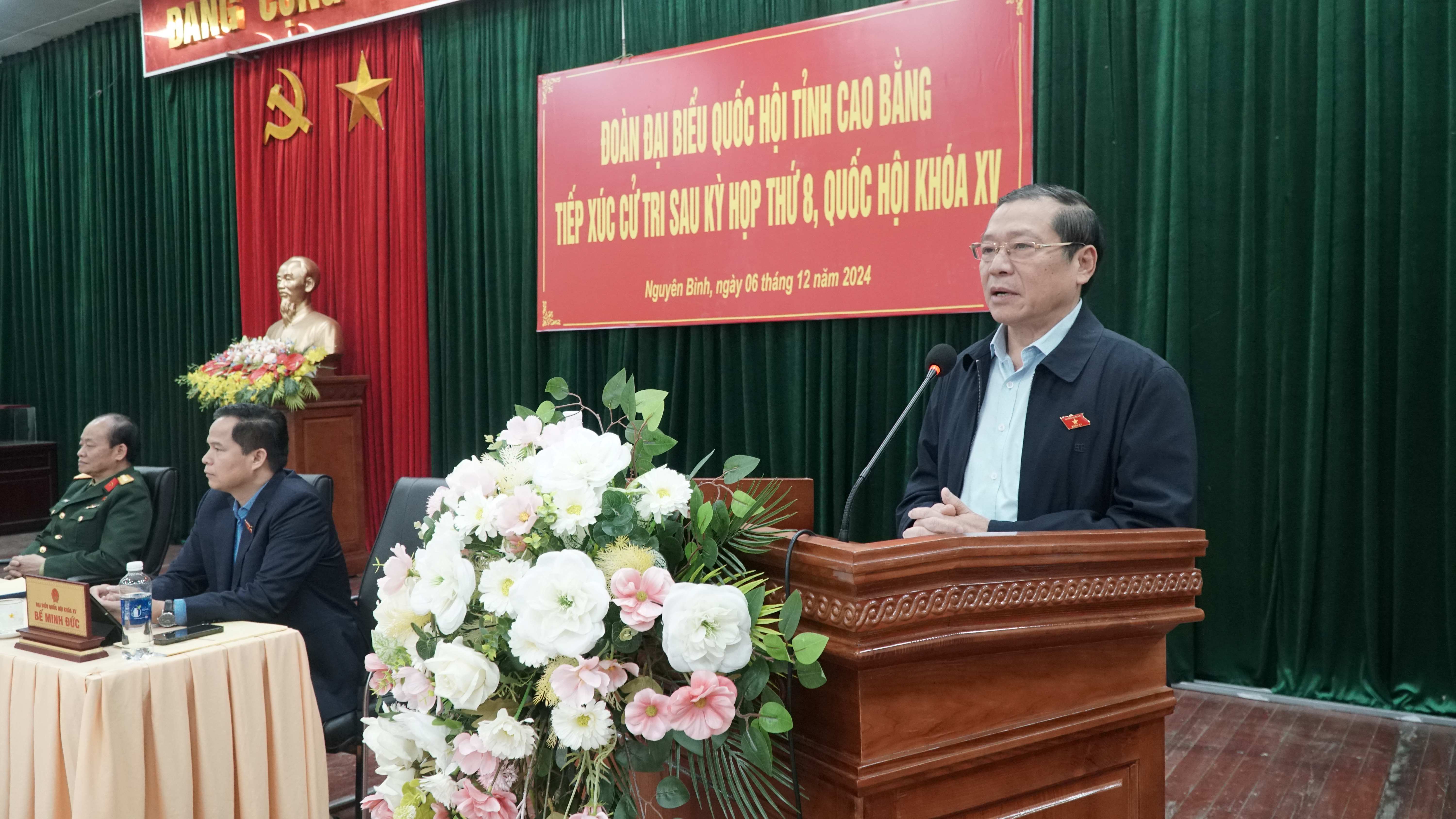 Đồng chí Lại Xuân Môn tiếp xúc cử tri và trao tặng nhà tình nghĩa tại tỉnh Cao Bằng