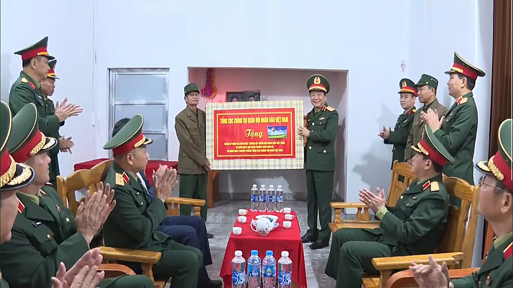 Tổng cục Chính trị QĐND Việt Nam tri ân tại huyện Định Hóa, Thái Nguyên