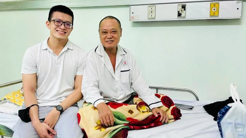 FPT Long Châu Cứu sống người đàn ông bị nhồi máu cơ tim khi đang đi đường