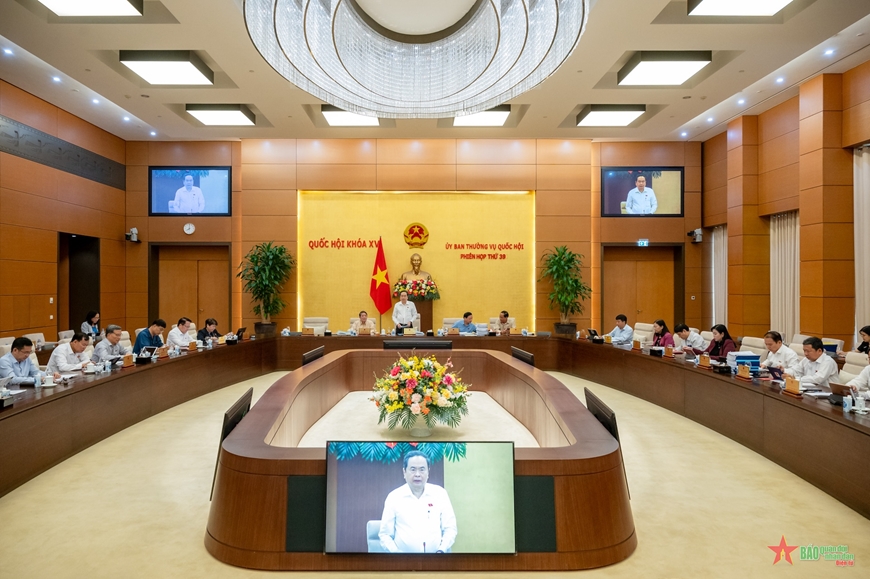 Phiên họp thứ 40 của Ủy ban Thường vụ Quốc hội xem xét nhiều vấn đề quan trọng