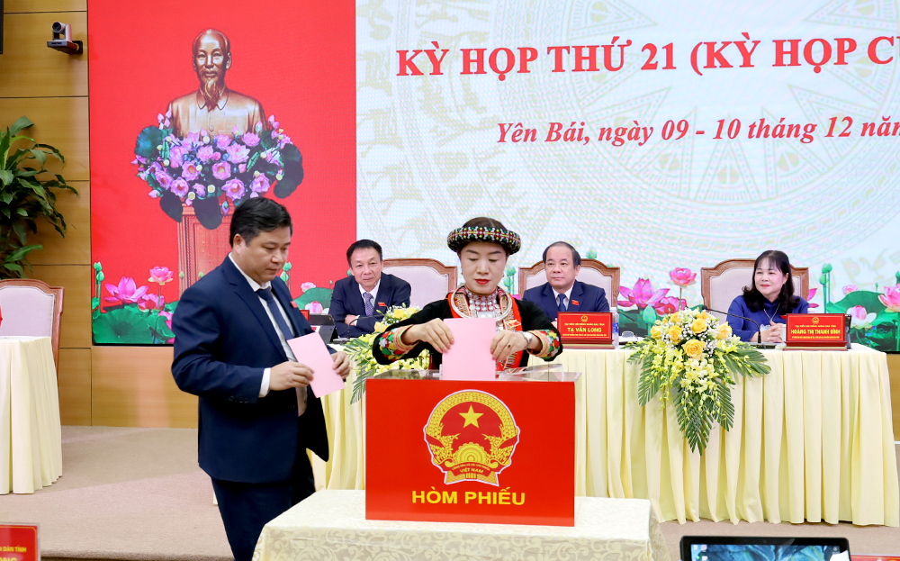 Đồng chí Nguyễn Tuấn Anh giữ chức Chủ tịch Ủy ban nhân dân tỉnh Yên Bái